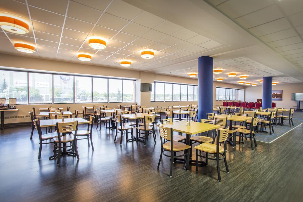 Coliseum Inn Едмънтън Екстериор снимка