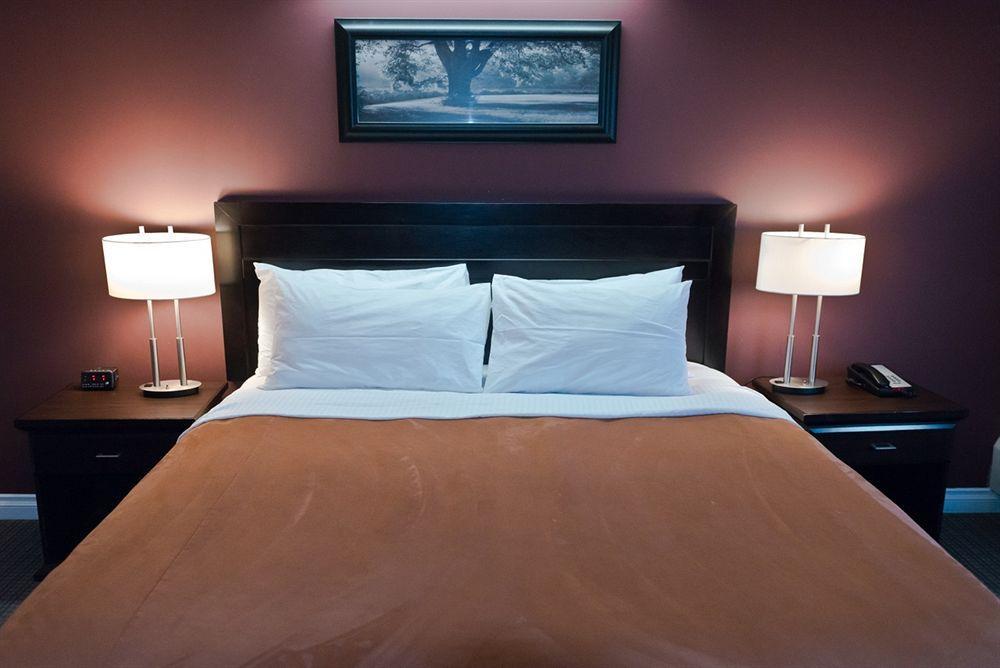 Coliseum Inn Едмънтън Екстериор снимка